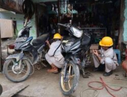 Pemuda  Berbakat    ( BOKIR ) buka bengkel Motor Di Desa SB 16