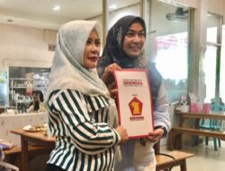 Lisa Halaby Terima SK Dukungan dari Gerindra untuk pilkada Banjarbaru