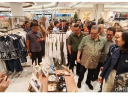 Jelang BINA Indonesia Great Sale 2025, Airlangga dan Sejumlah Menteri Kunjungi Pondok Indah Mall